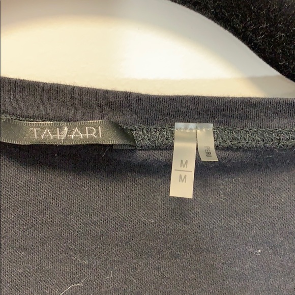 💯Tahari black/silver tee metallic print sz M - Picture 3 of 4